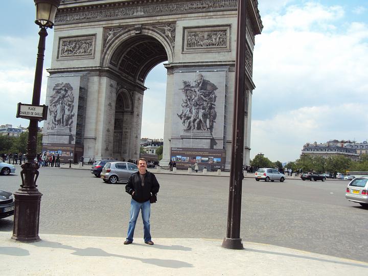 Arc de Triumph and Misha 1.jpg